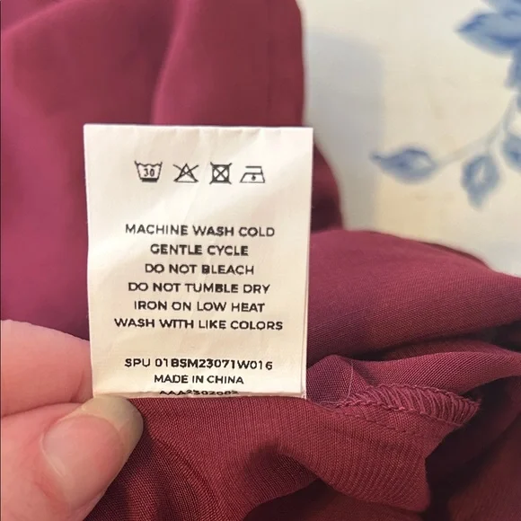 BloomChic Deep Red Crochet Detail Blouse Plus Size 5X/28 Short Sleeve New - Picture 8 of 9